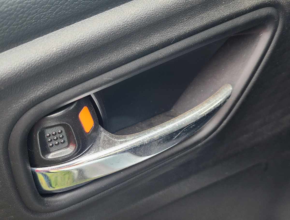 SWIFT LEFT REAR INNER HANDLE