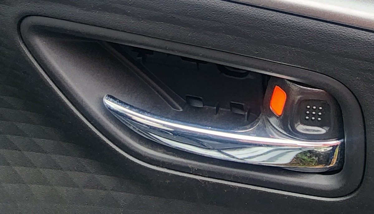 SWIFT RIGHT FRONT INNER HANDLE