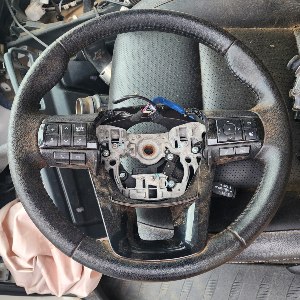 HILUX GD STEERING WHEEL