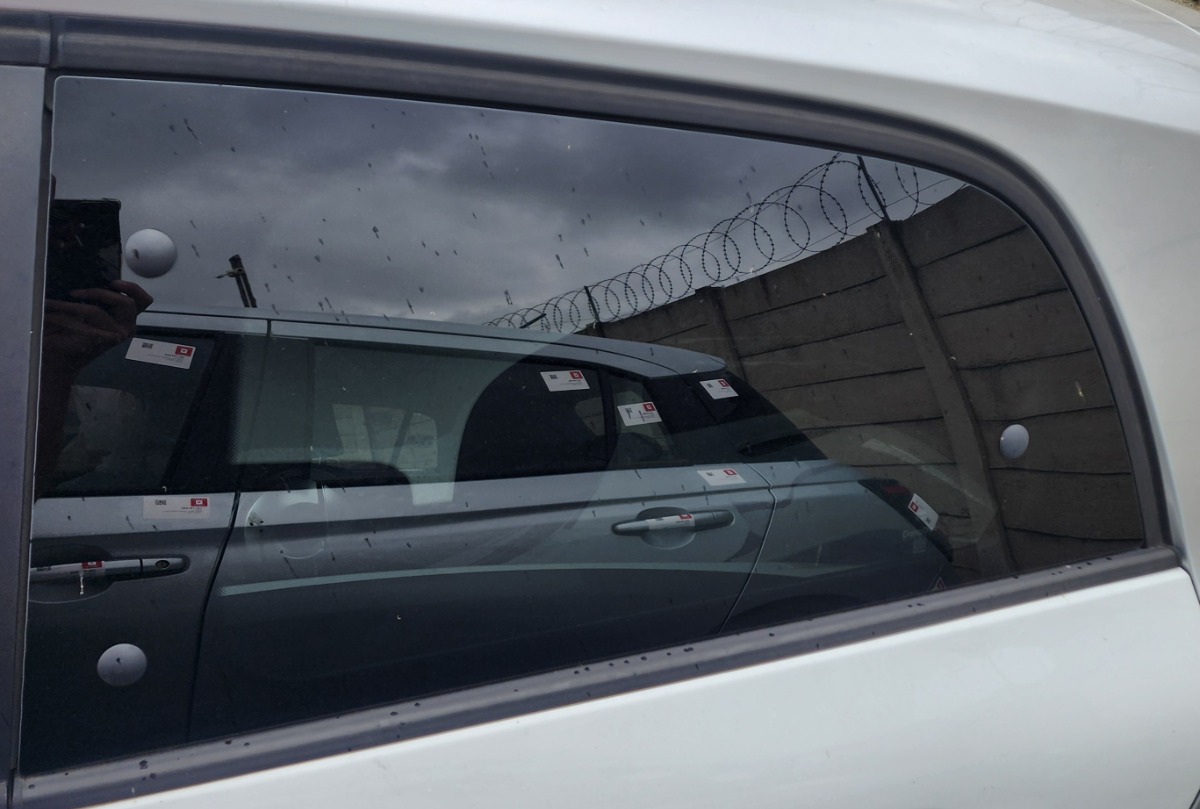 4FOUR LEFT REAR DOOR GLASS