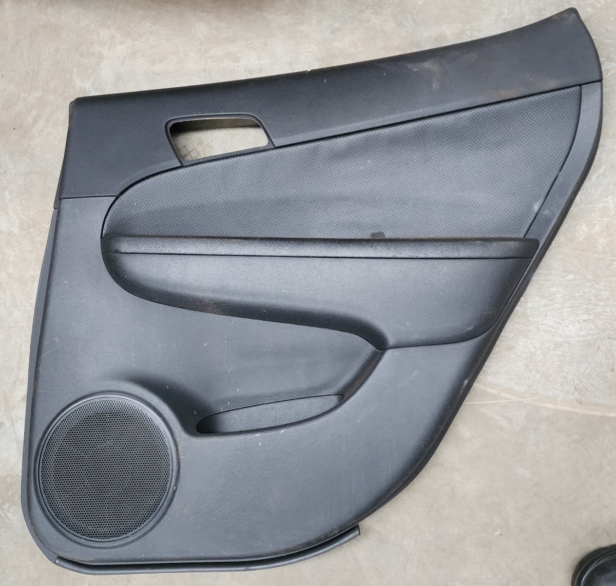 I30 RIGHT REAR DOOR PANEL