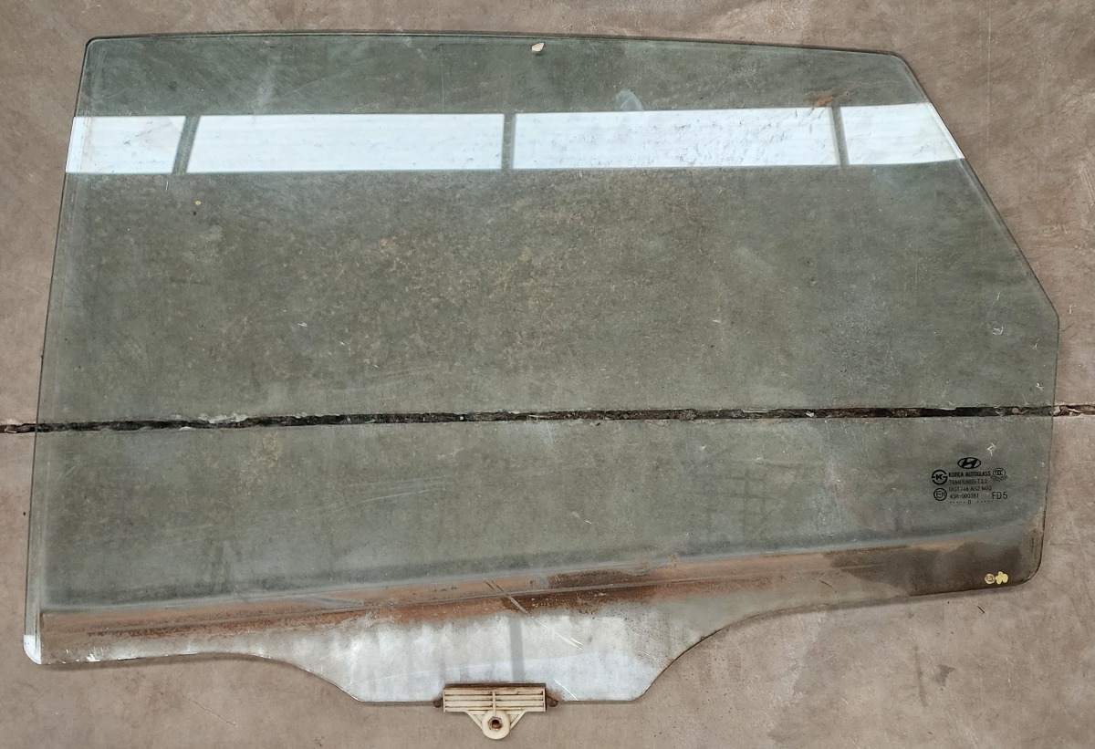 I30 LEFT REAR DOOR GLASS
