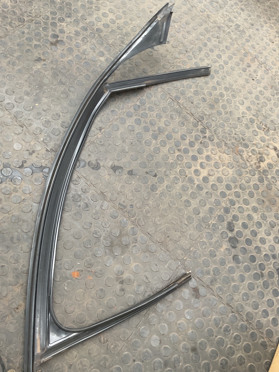 C W205 Front Left Door Window Guide Rail