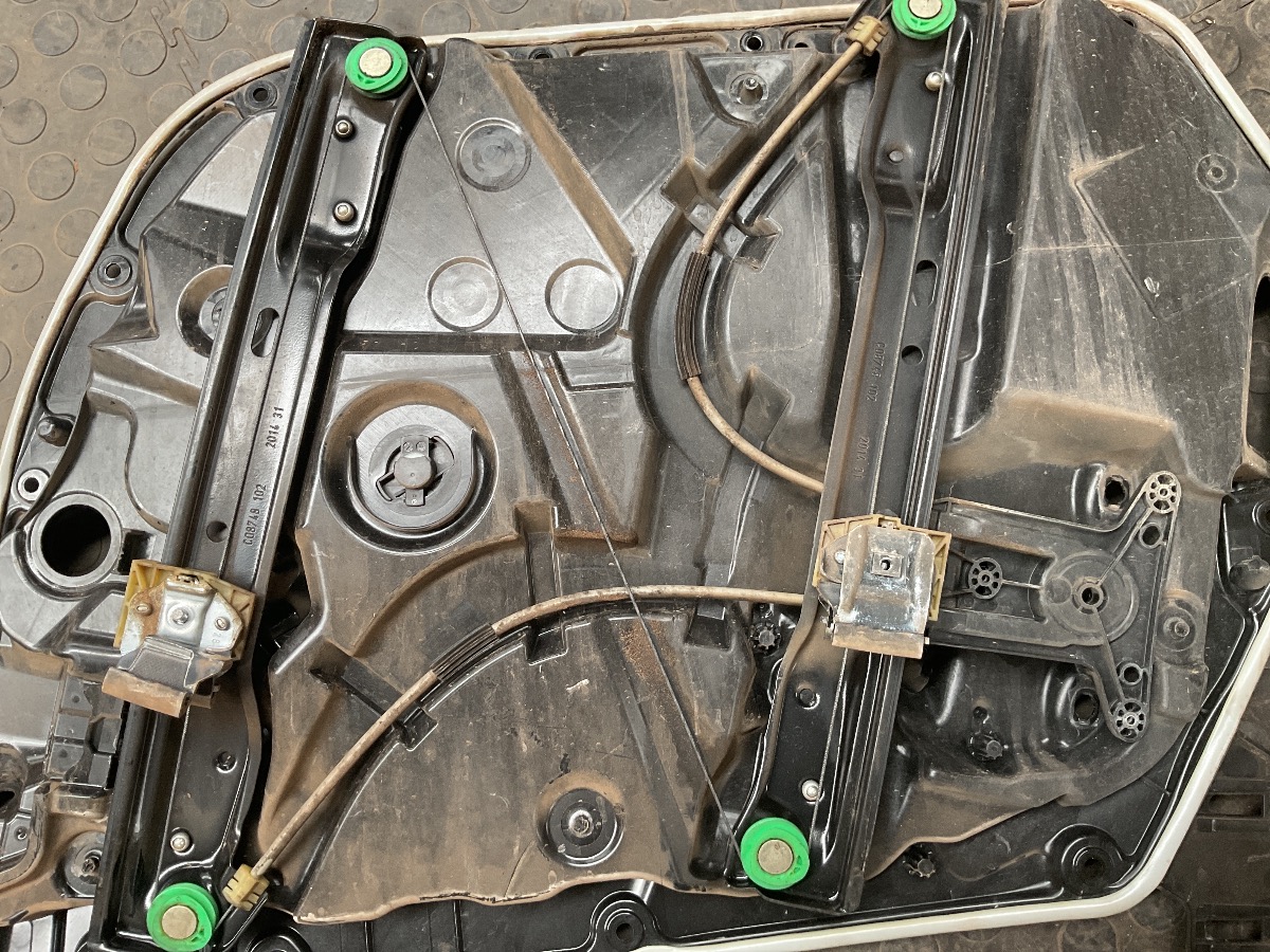 C300 Front Left Window Regulator