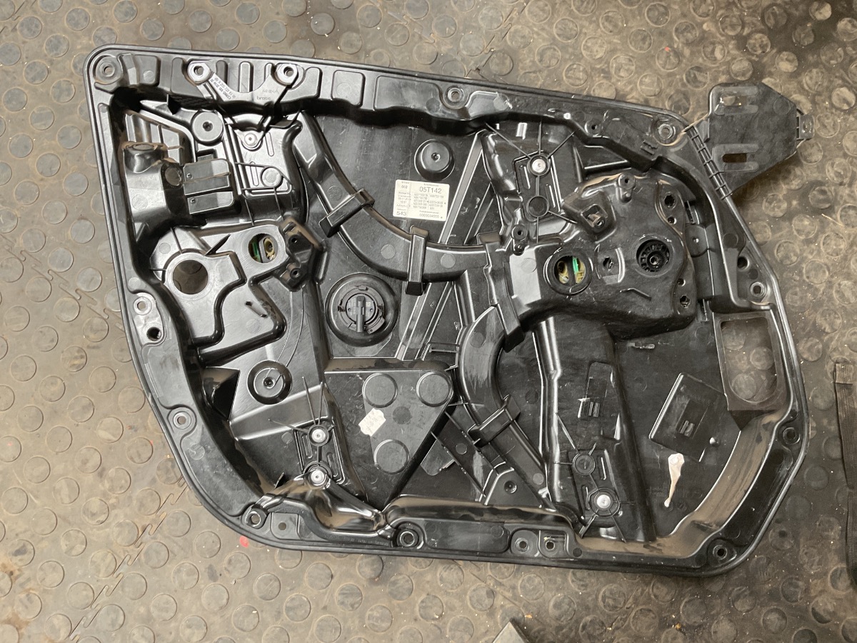 W205 C CLASS LEFT FRONT INNER DOOR PANNEL
