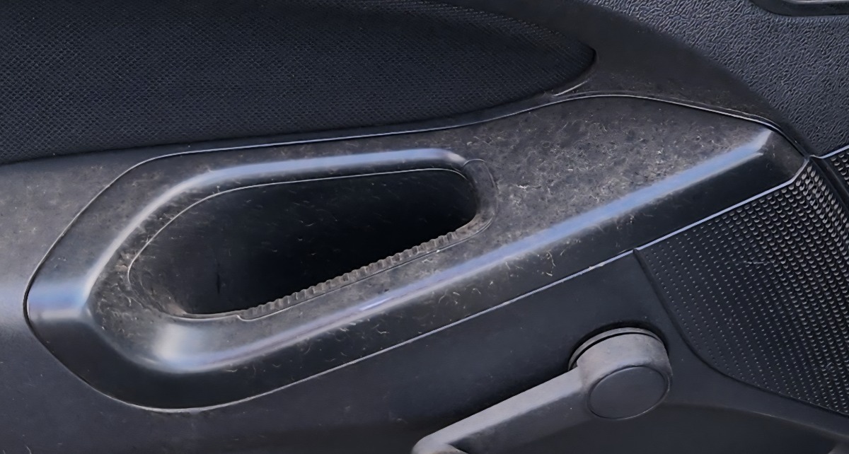 FIGO LEFT REAR DOOR PANEL ARM REST