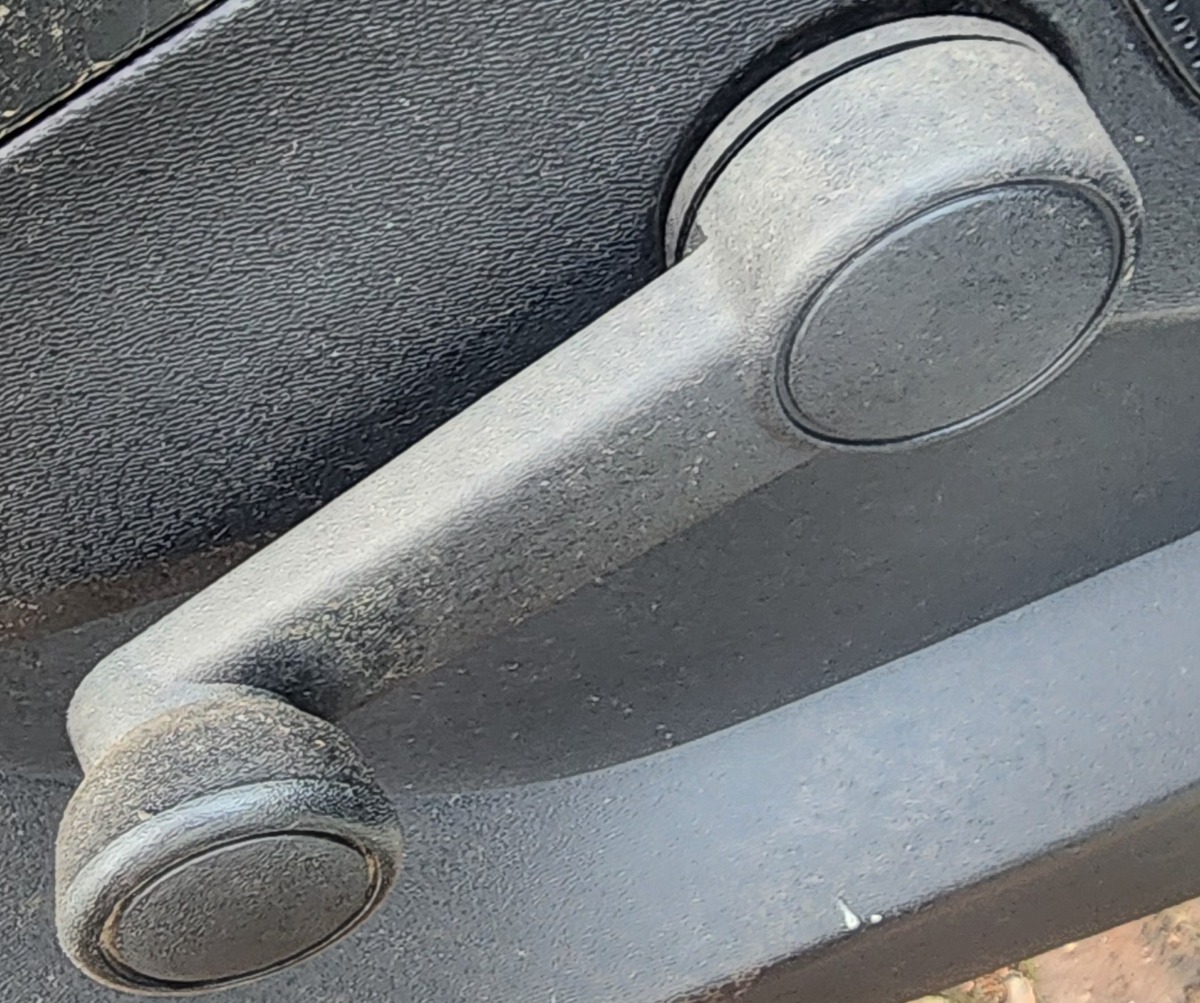 FIGO LEFT REAR WINDOW CRANK