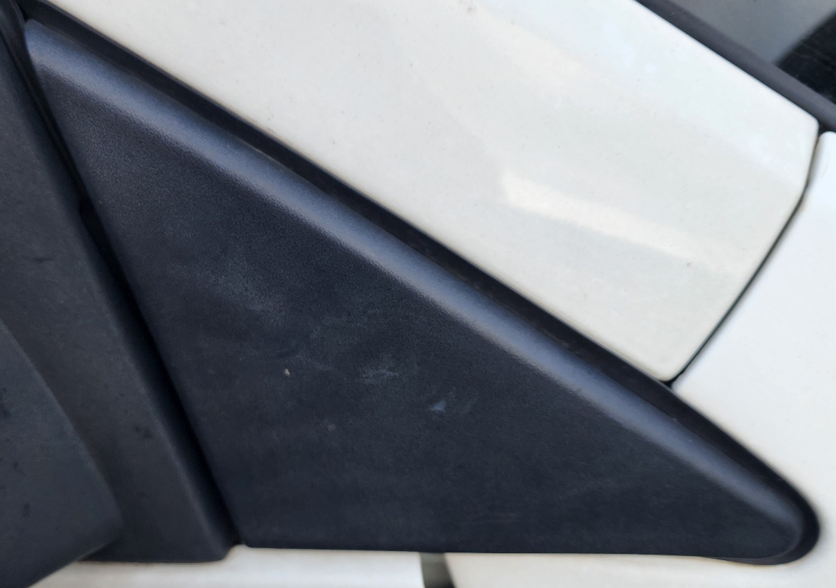 FIGO RIGHT FRONT MIRROR TRIM