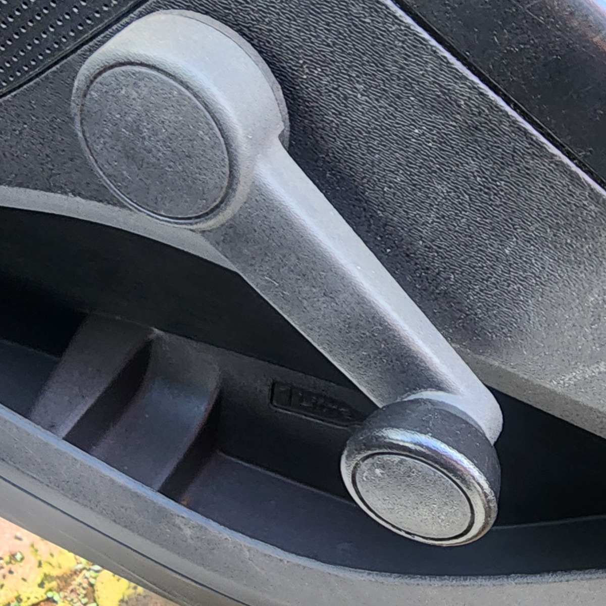 FIGO RIGHT FRONT WINDOW CRANK