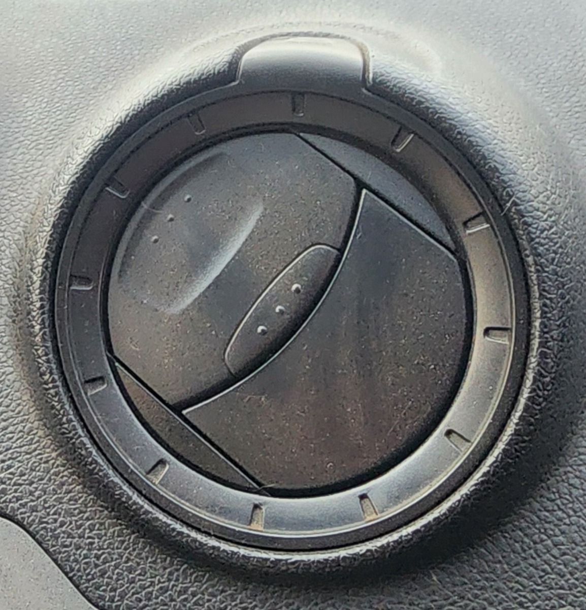 FIGO RIGHT CENTRE VENT