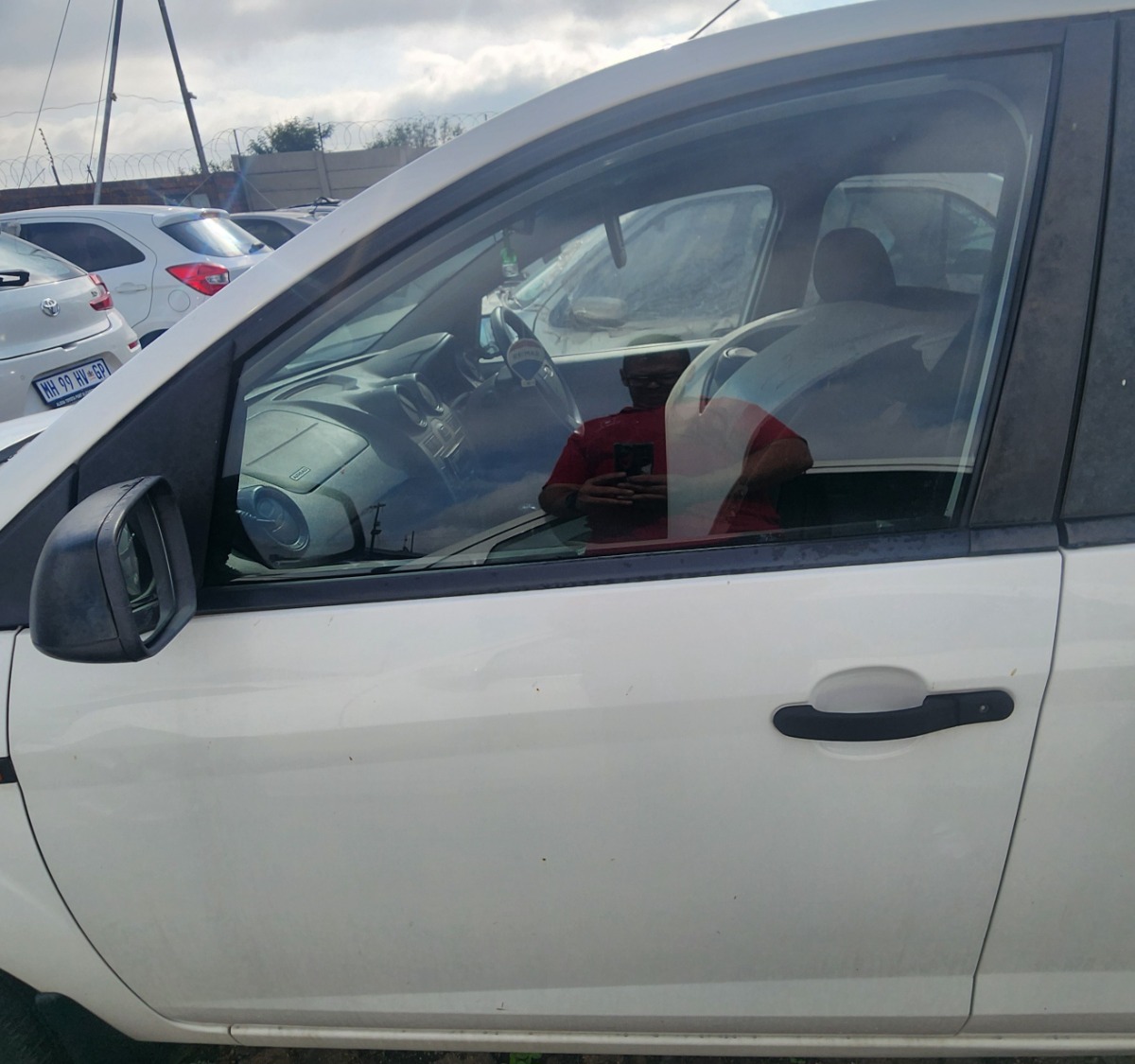 FIGO LEFT FRONT DOOR (SHELL)
