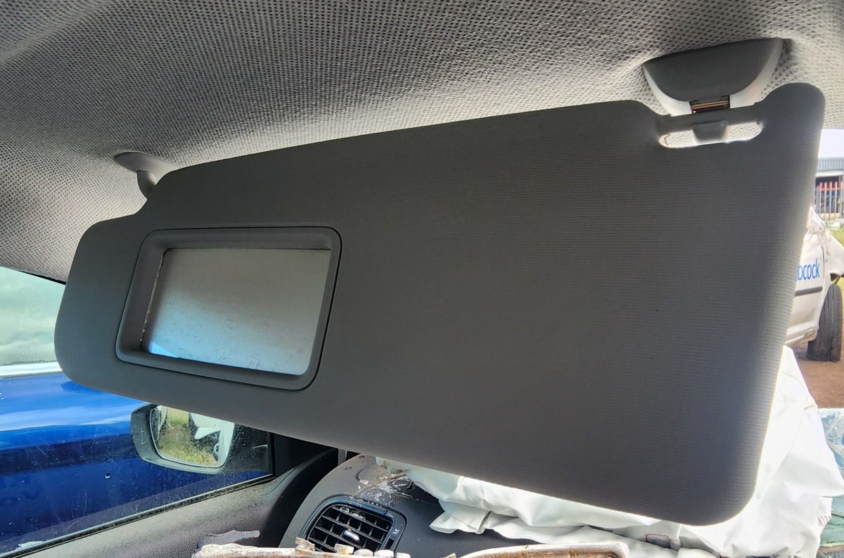 POLO MK2 VIVO LEFT SUNVISOR