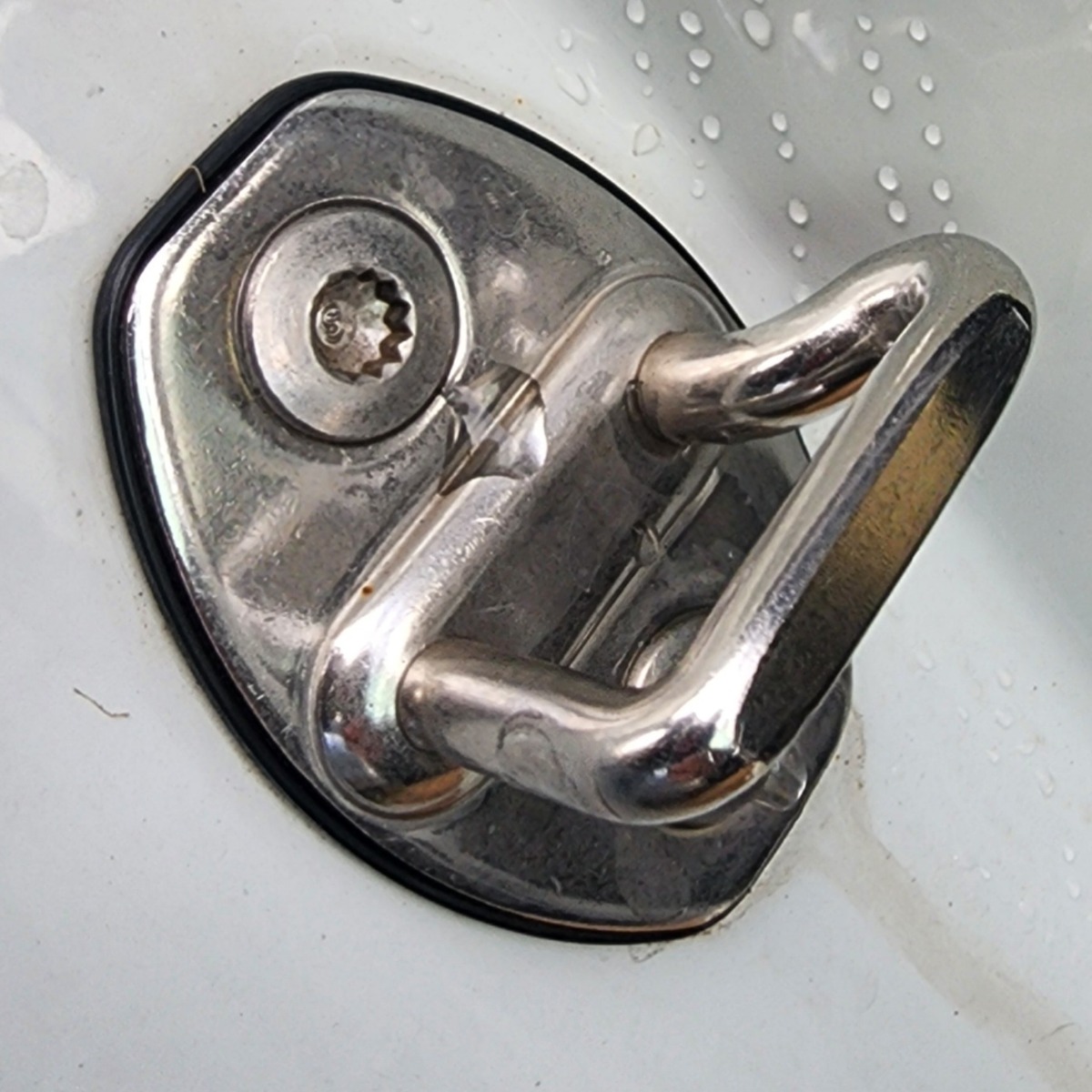 POLO MK2 VIVO RIGHT REAR DOOR STRIKER