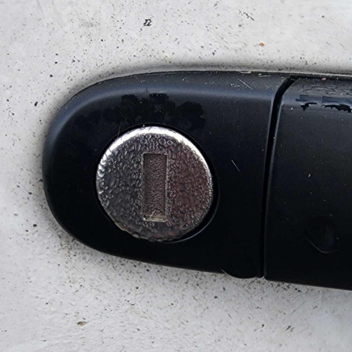 POLO MK2 VIVO RIGHT FRONT HANDLE END PIECE