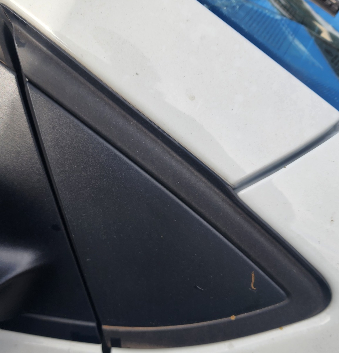 POLO MK2 VIVO RIGHT FRONT FENDER TRIM