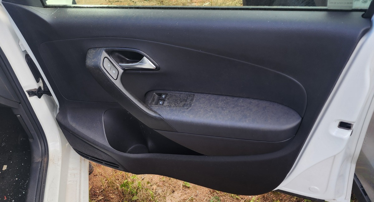 POLO MK2 VIVO RIGHT FRONT DOOR PANEL