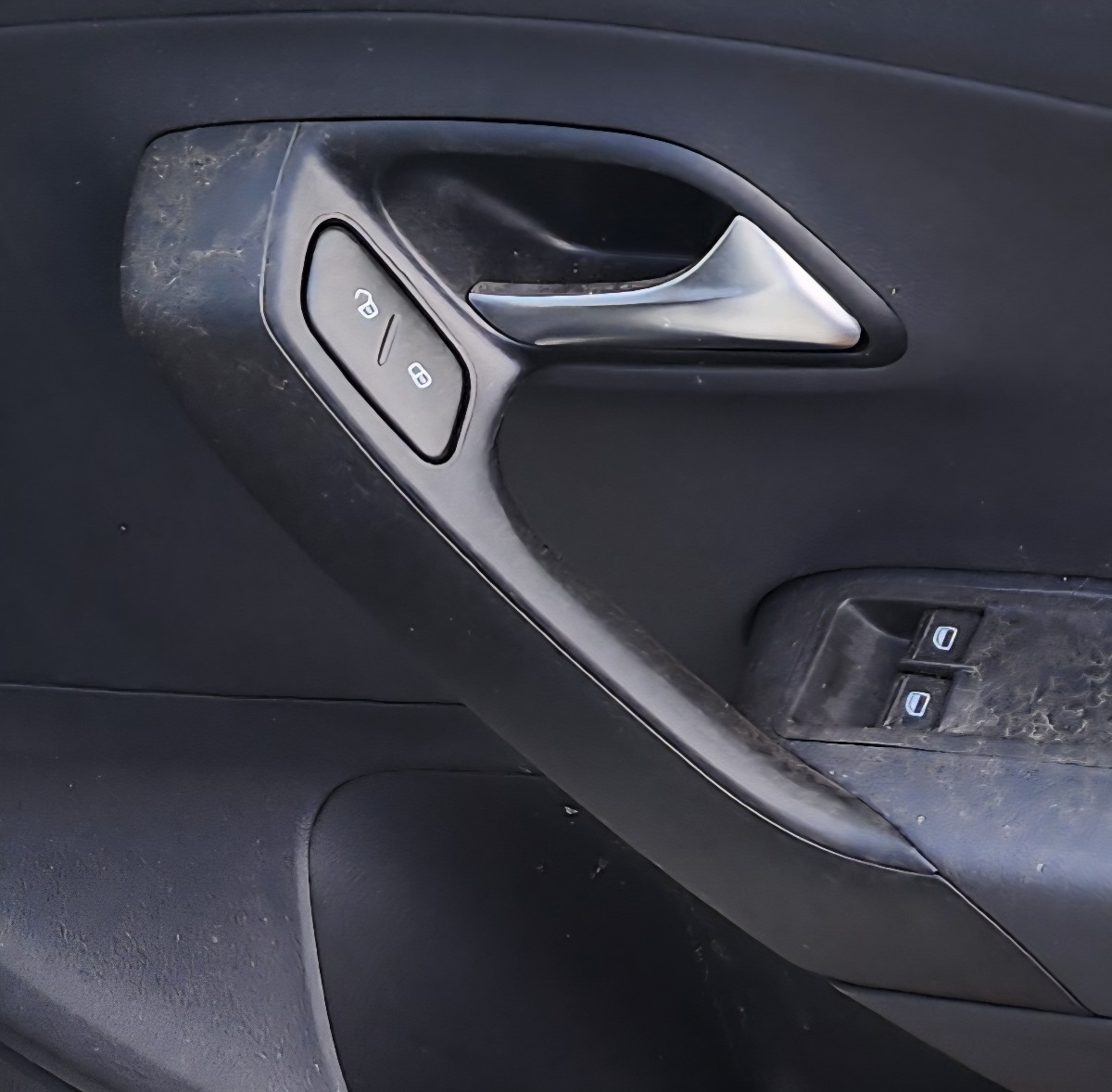 POLO MK2 VIVO RIGHT FRONT INNER HANDLE