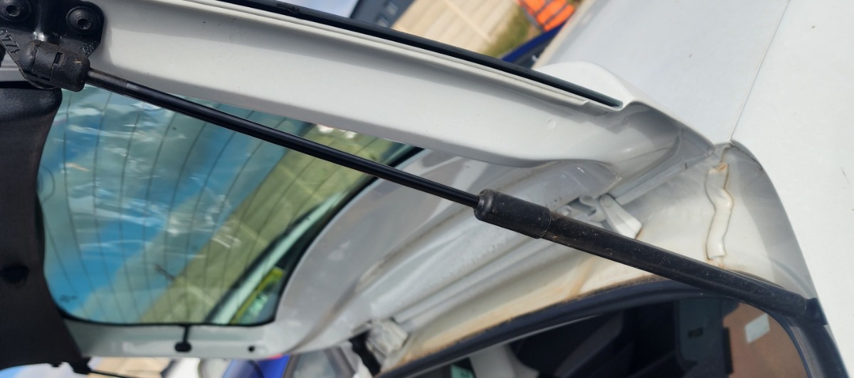 POLO MK2 VIVO RIGHT BOOT SHOCK