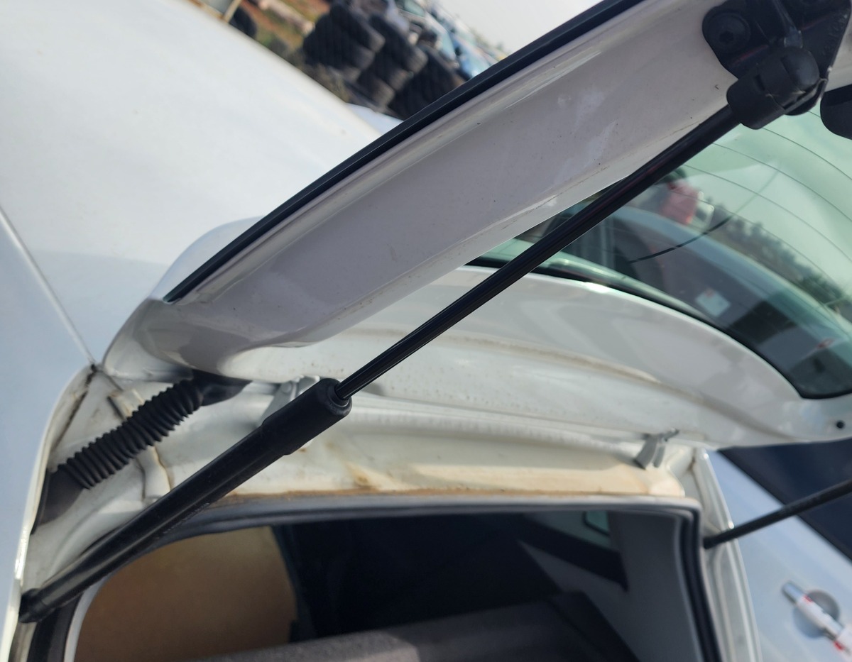 POLO MK2 VIVO LEFT BOOT SHOCK