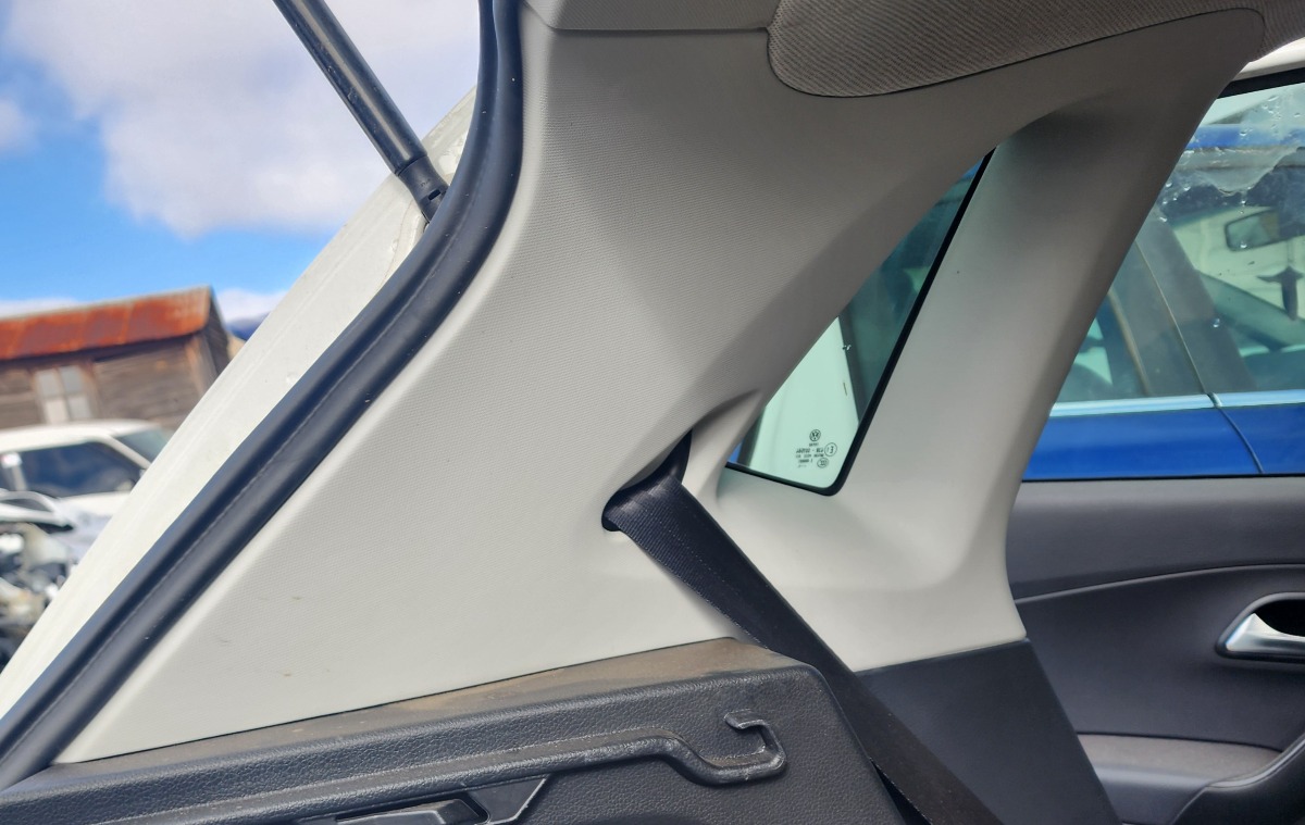 POLO MK2 VIVO LEFT C/D-PILLAR TRIM