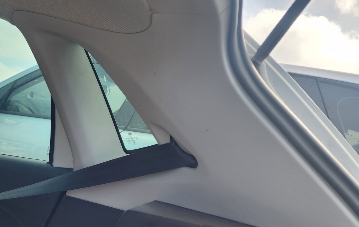POLO MK2 VIVO RIGHT C/D-PILLAR TRIM