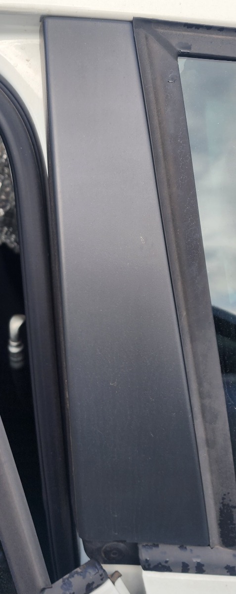 POLO MK2 RIGHT B-PILLAR TRIM OUTER