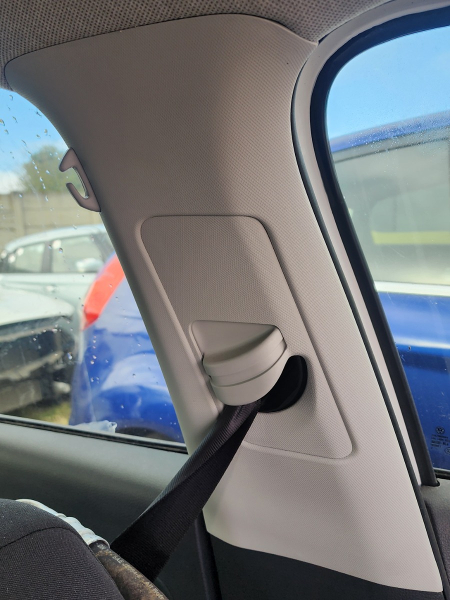 POLO MK2 VIVO LEFT UPPER B-PILLAR TRIM