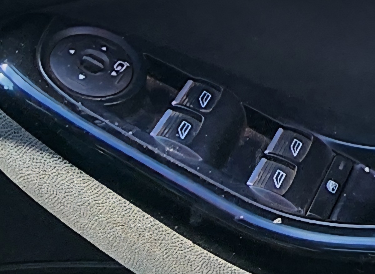 FIESTA ECOBOOST DRIVER DOOR SWITCH
