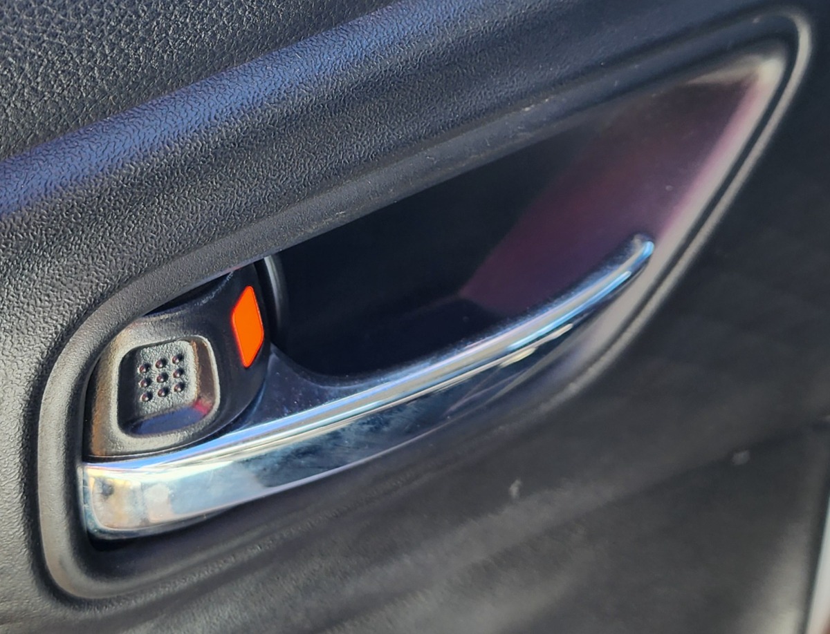 SWIFT LEFT REAR INNER HANDLE