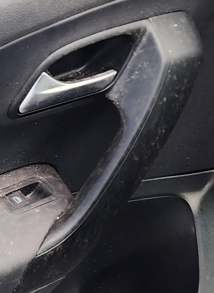 POLO MK2 VIVO LEFT FRONT INNER HANDLE