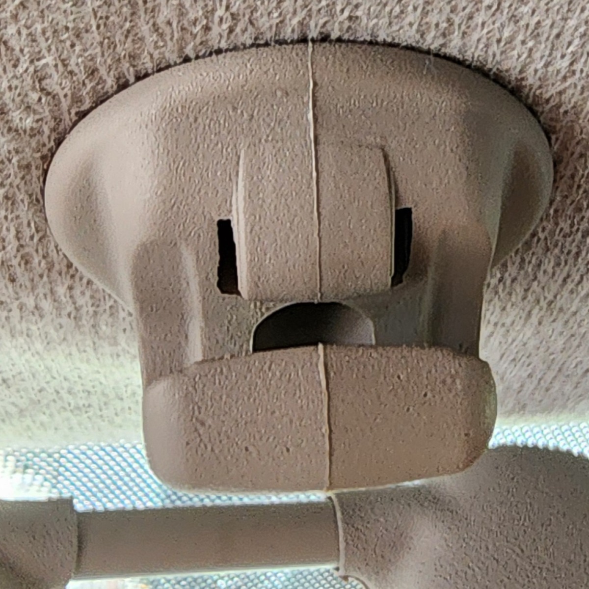TRAFFIC LEFT SUNVISOR CLIP