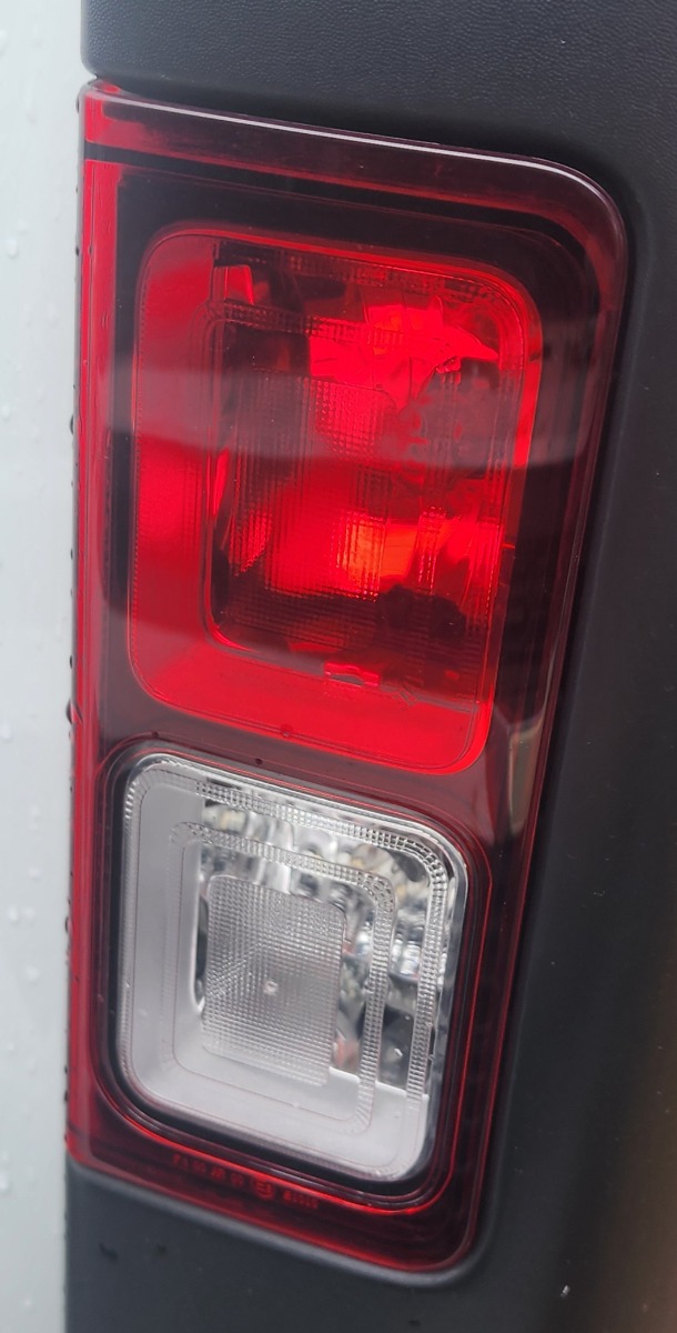 TRAFFIC RIGHT LOWER LIGHT
