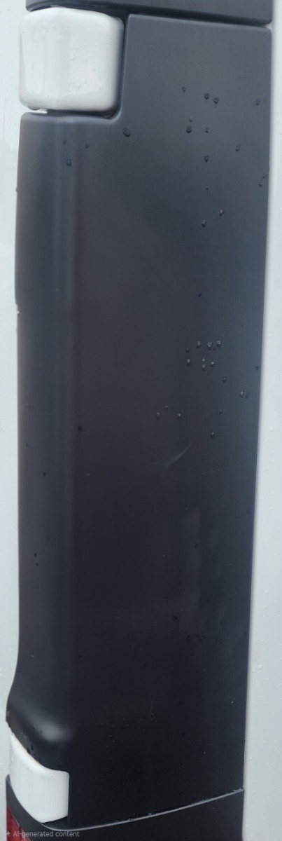 TRAFFIC RIGHT TAILLIGHT TRIM