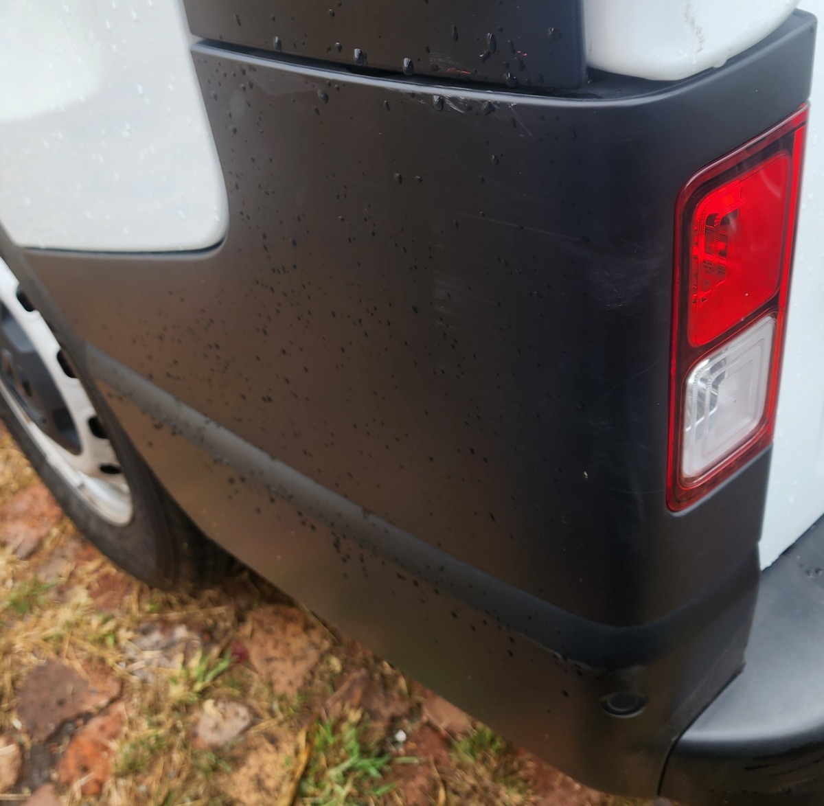 TRAFFIC LEFT REAR BUMPER CORNER