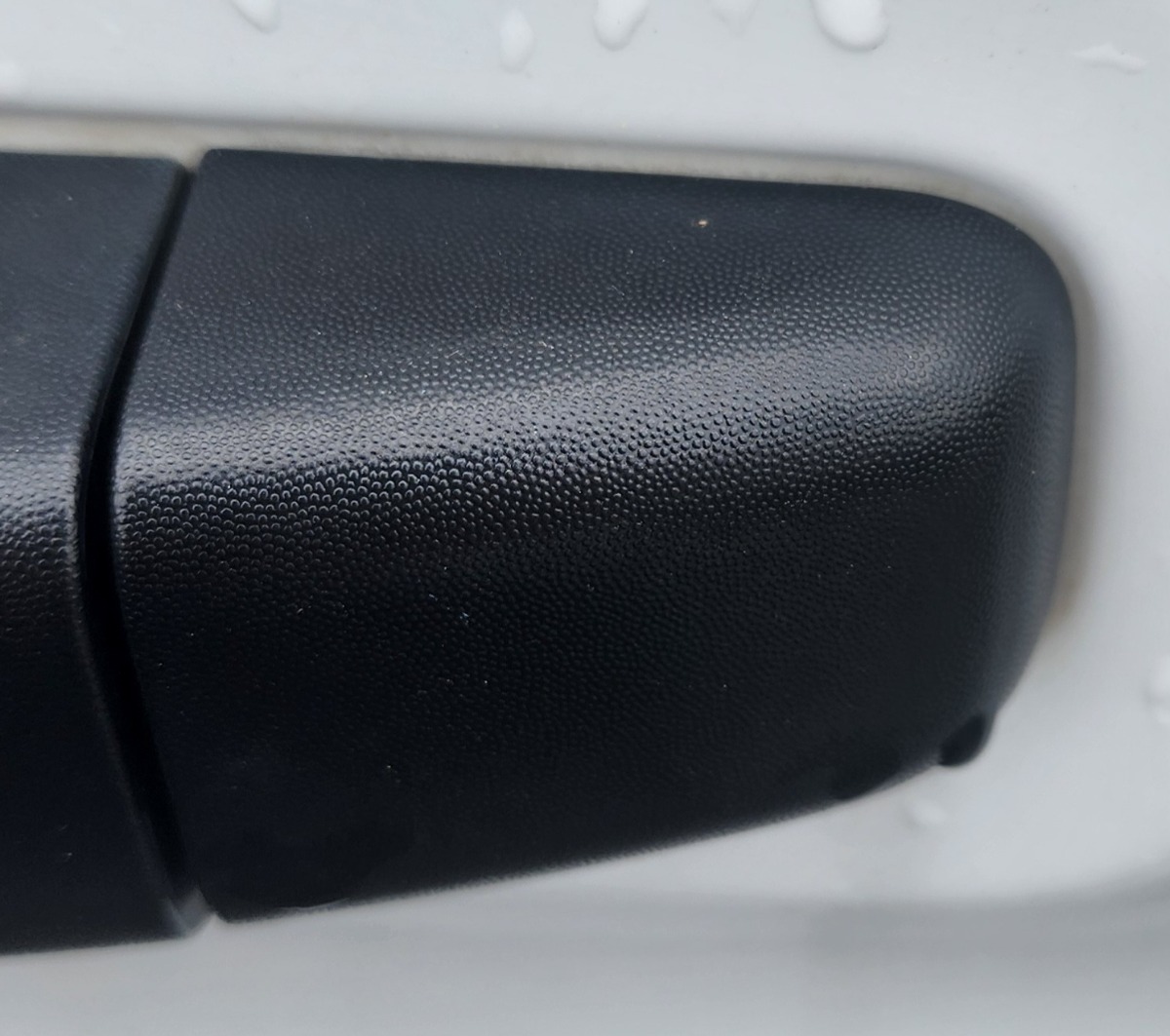 TRAFFIC LEFT REAR HANDLE END PIECE
