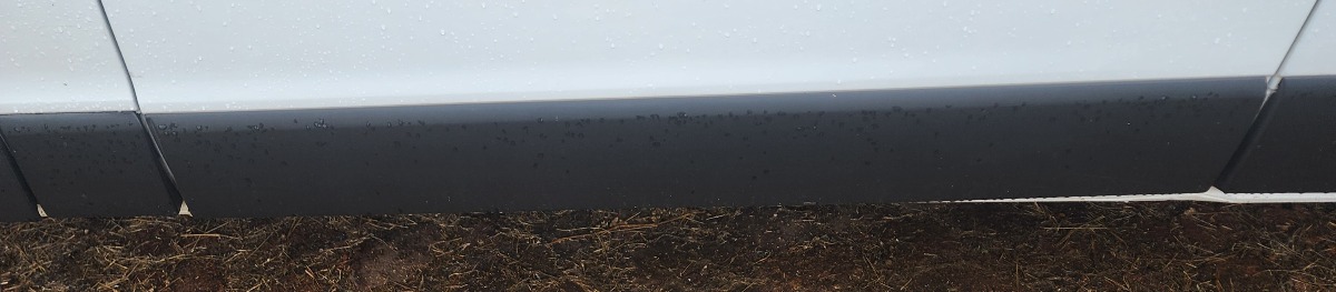 TRAFFIC LEFT SLIDING DOOR LOWER TRIM