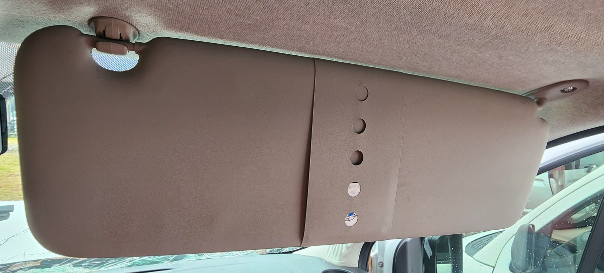 TRAFFIC SUN VISOR RIGHT