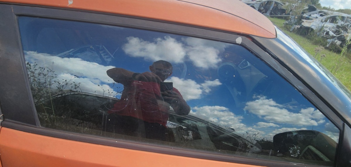 VELOSTER RIGHT DOOR GLASS