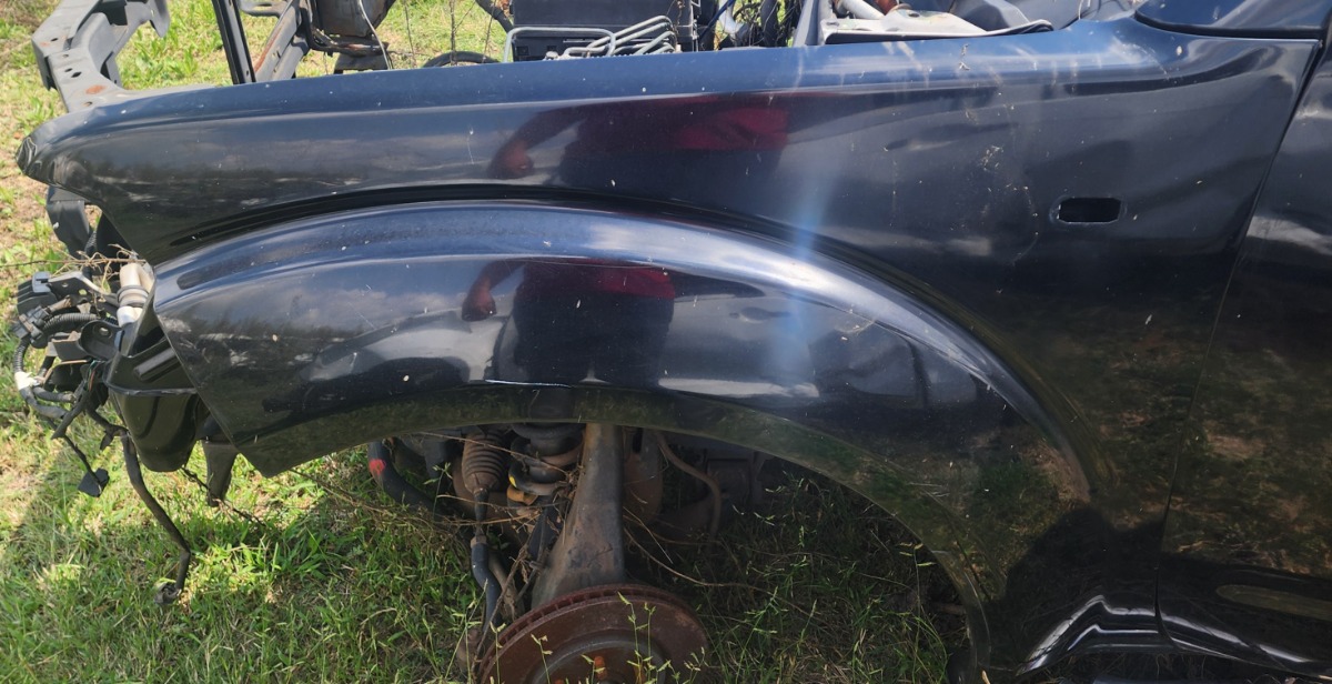 NAVARA LEFT FRONT FENDER
