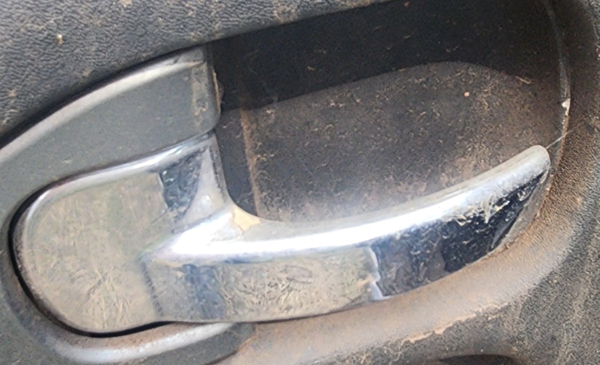 NAVARA LEFT REAR INNER HANDLE