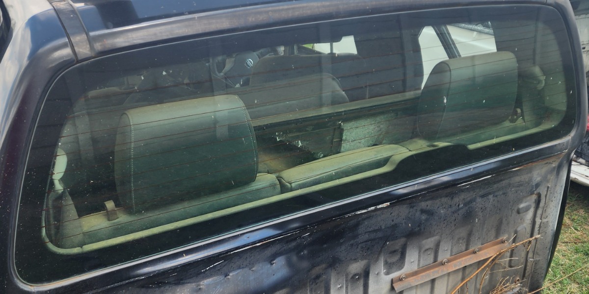 NAVARA REAR WINDSCREEN