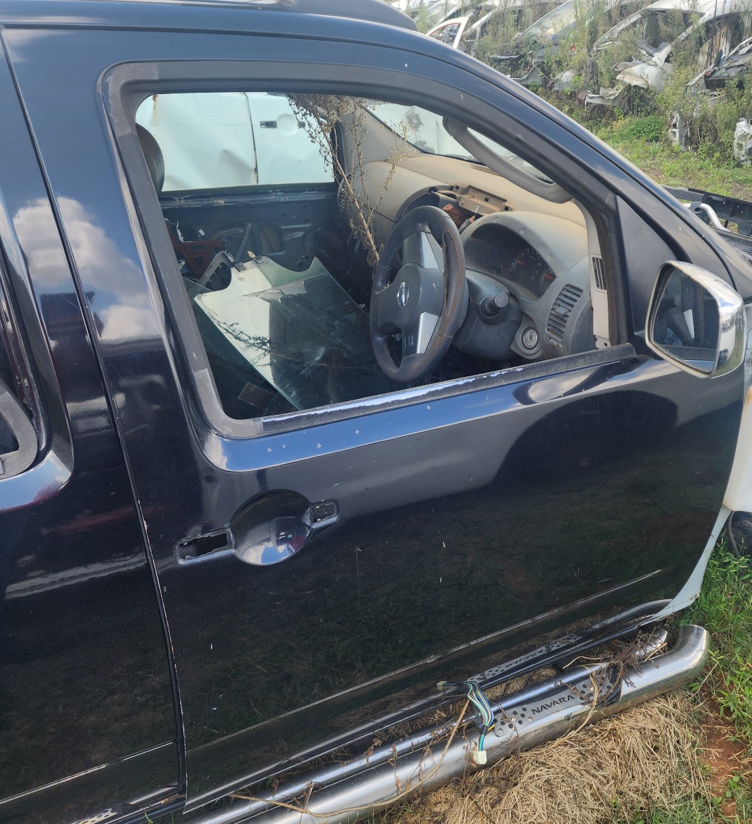 NAVARA RIGHT FRONT DOOR (SHELL)