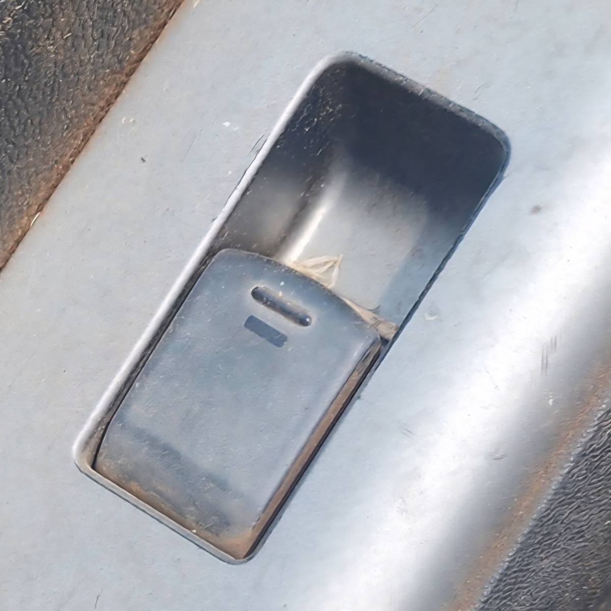 NAVARA LEFT REAR WINDOW SWITCH