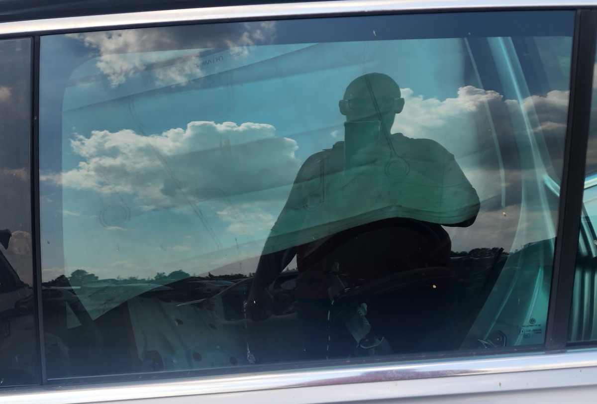 TIGUAN LEFT REAR DOOR GLASS