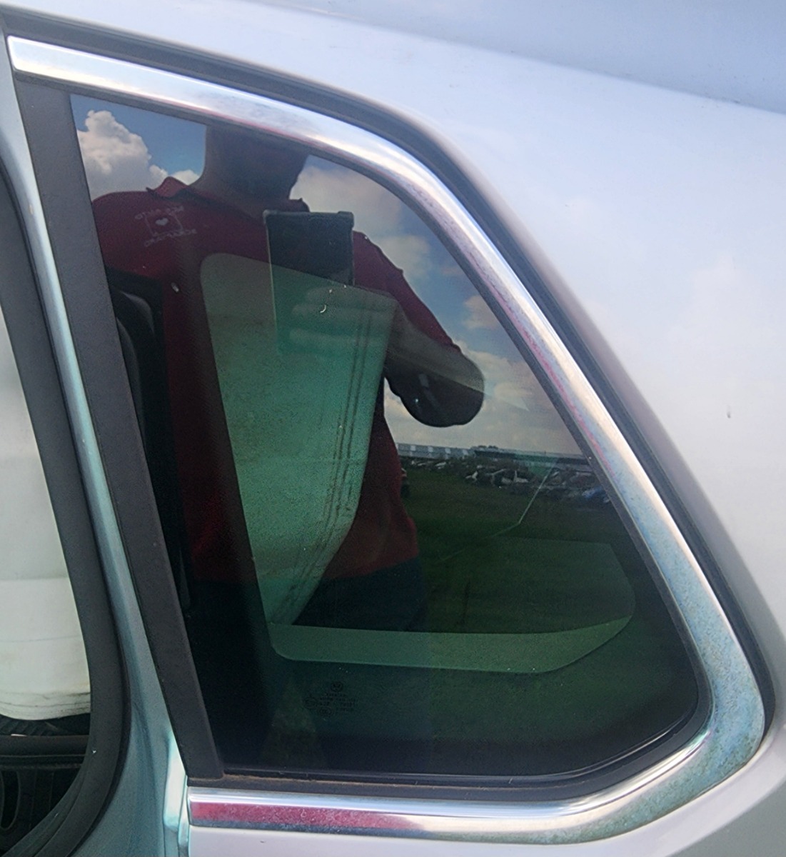 TIGUAN LEFT REAR BODY GLASS