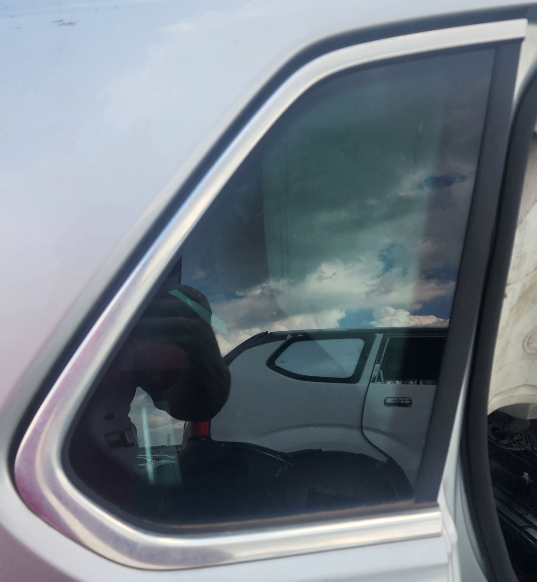 TIGUAN RIGHT REAR BODY GLASS