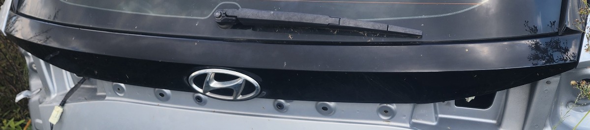 I20 TAILGATE MOULDING