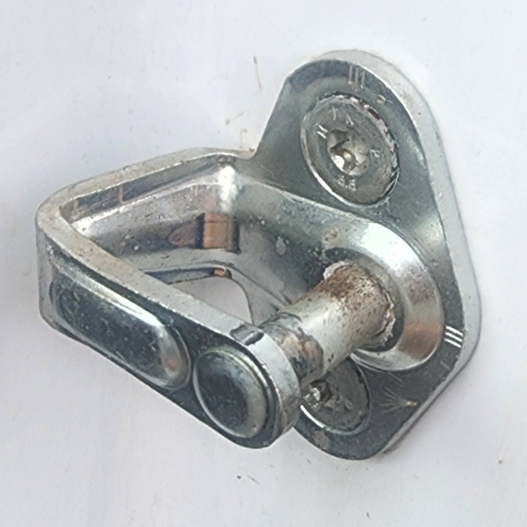 ORLANDO LEFT FRONT DOOR STRIKER