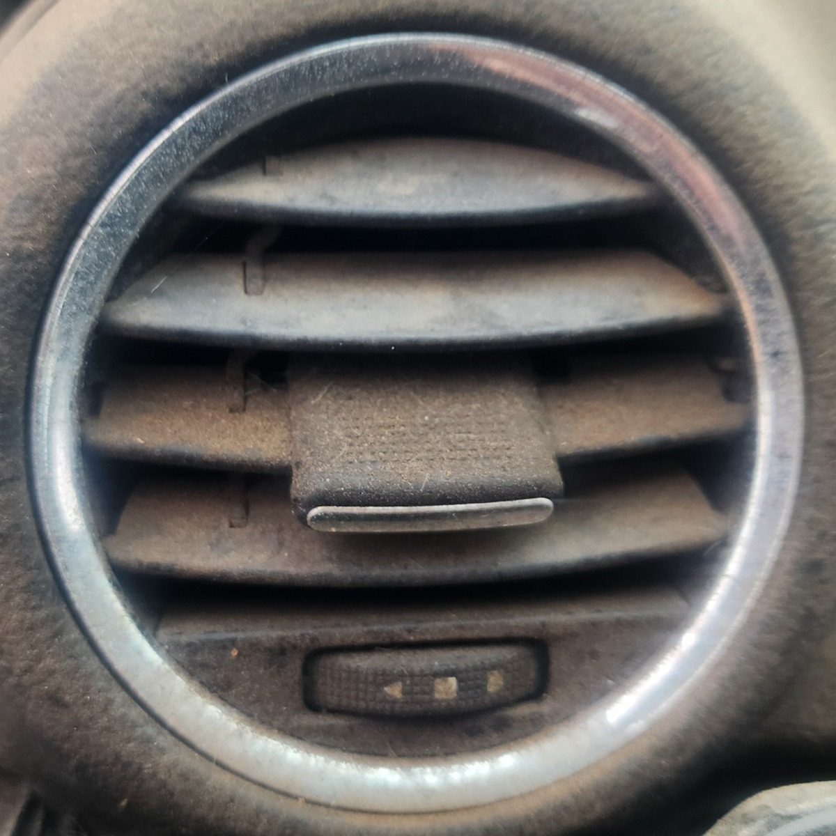 ORLANDO LEFT DASH VENT