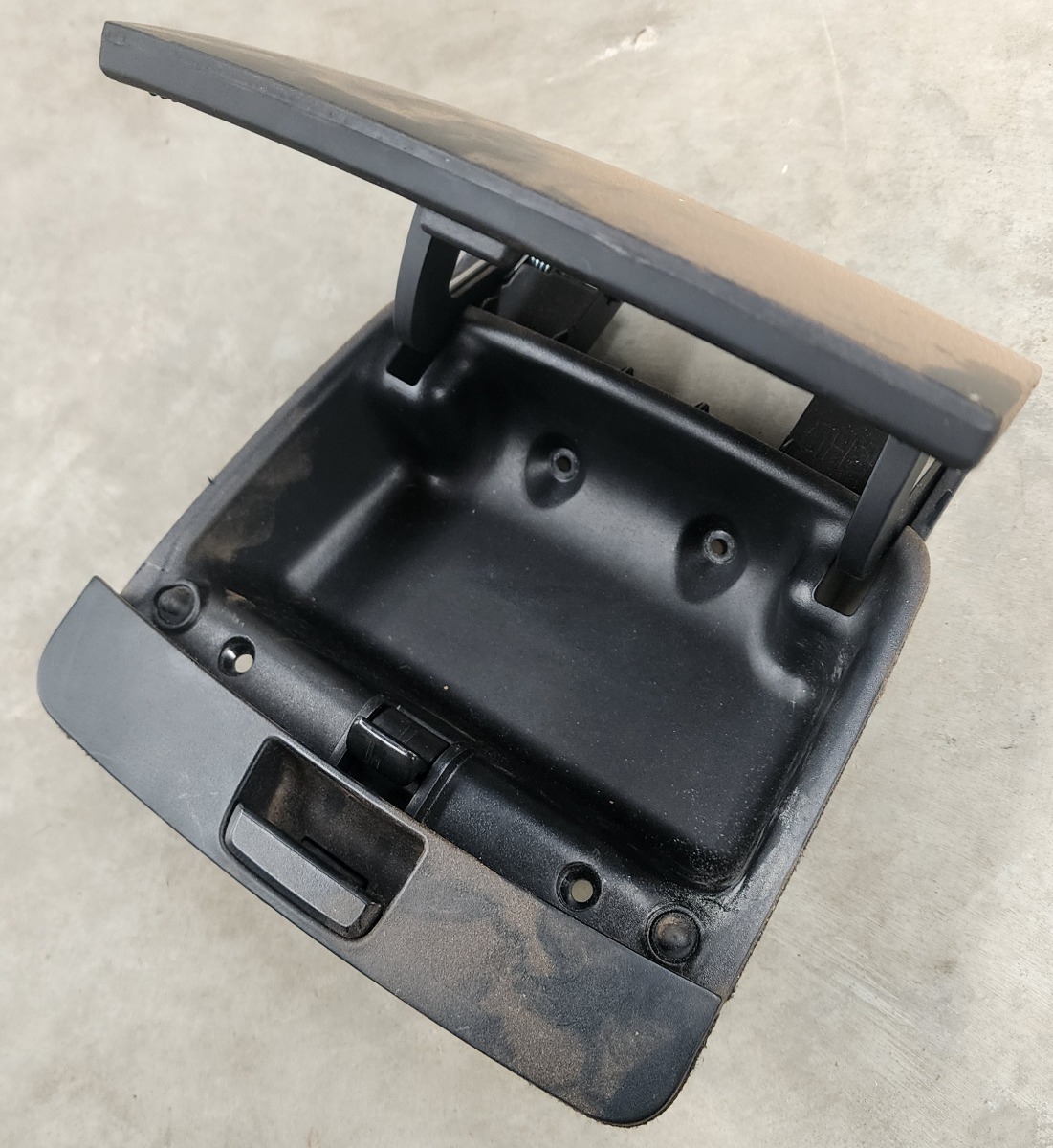 I30 CENTRE TOP DASH STORAGE